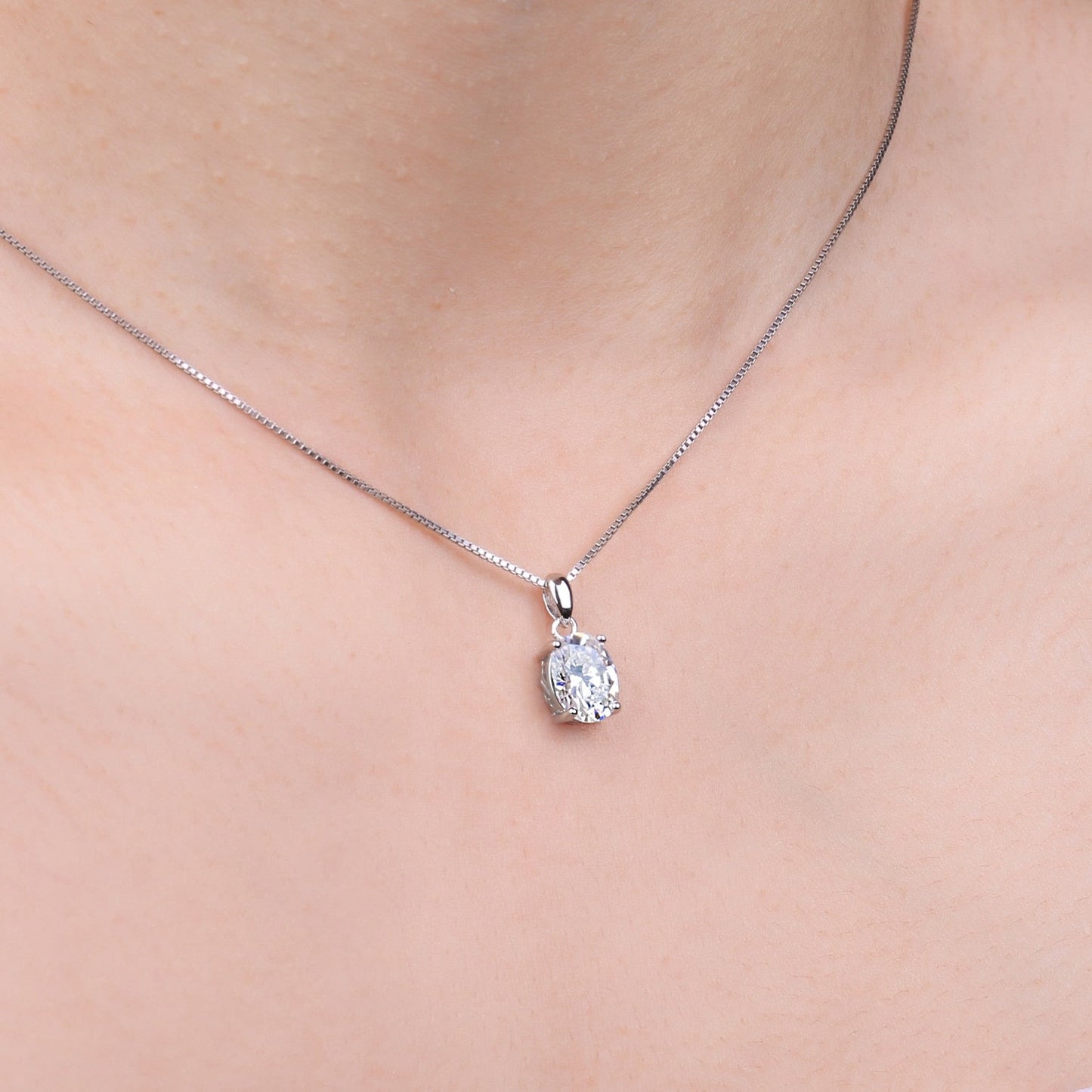 Colar Oval 4 Garras Moissanite Folheado em White Gold Plated 18k - Loratta