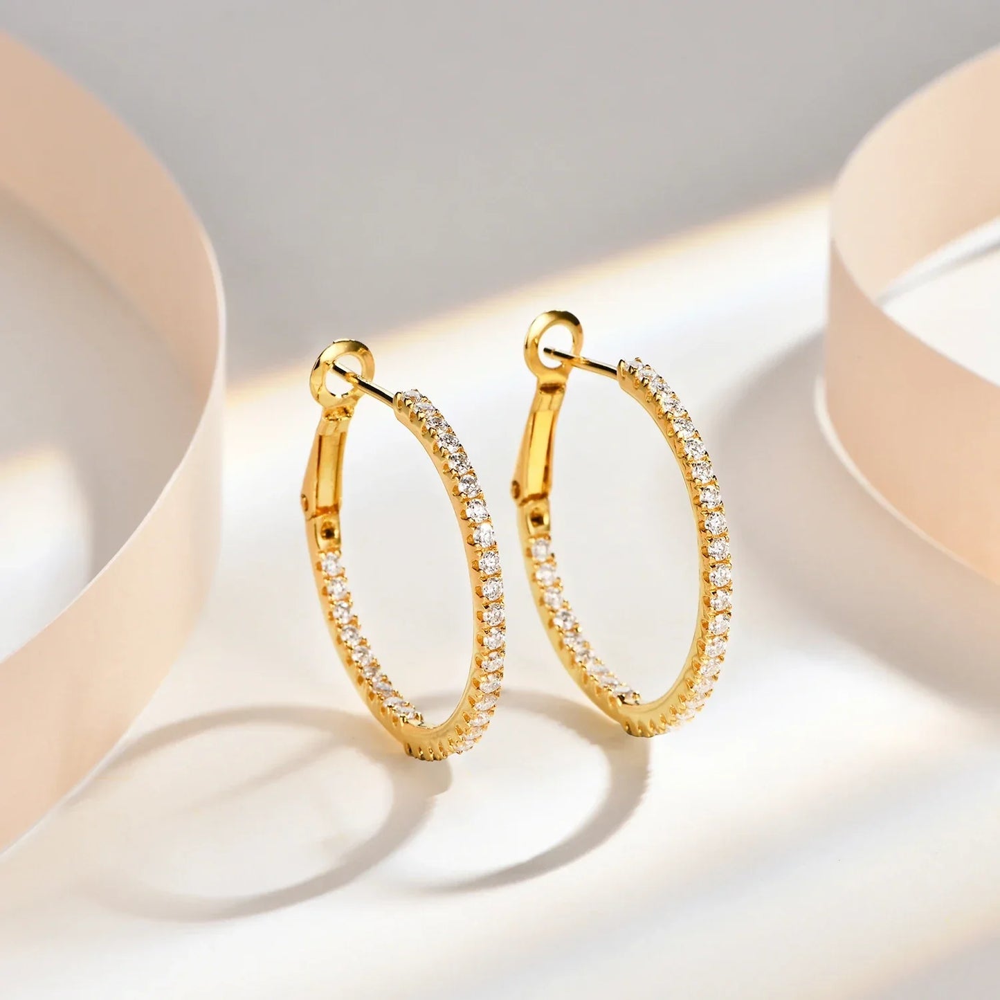 Brinco Argola Cravejado em Moissanite Folheado à Ouro 18k - Loratta