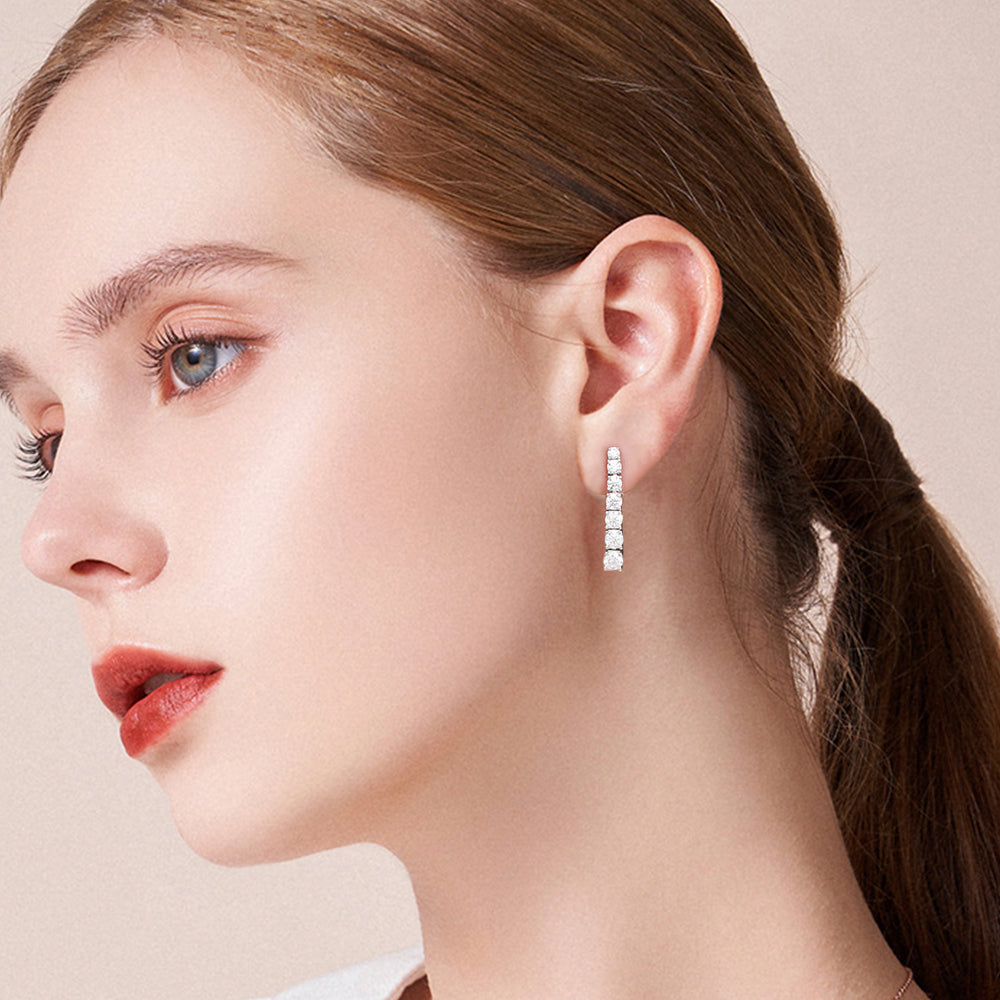 Brinco Pendente Moissanites Cravejados Prata Folheada à Ouro Branco 18k - Loratta